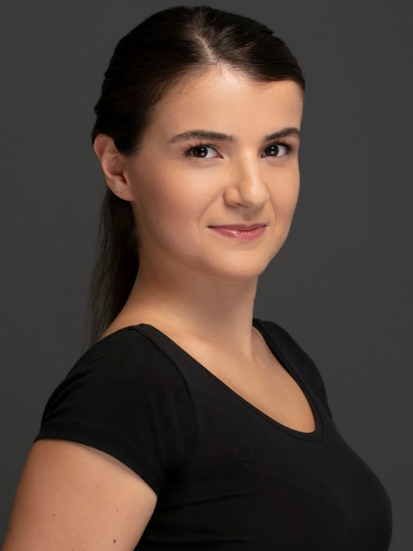 Nazlı Yağmur Hasret