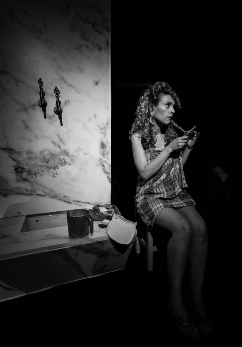 Bu Yaşta Hala Saklanarak Sigara İçiyorum Poster