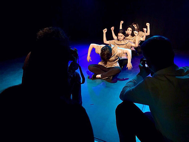 Her Yerden Çok Uzakta Galeri 4