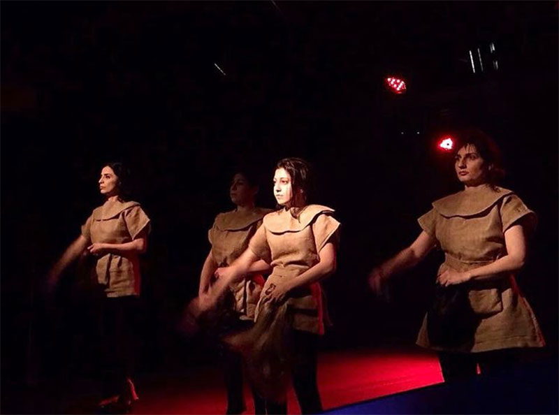 Her Yerden Çok Uzakta Galeri 3