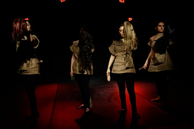 Her Yerden Çok Uzakta Galeri 5