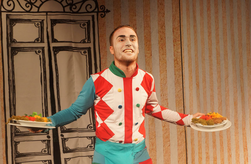 İki Efendinin Uşağı Galeri 2