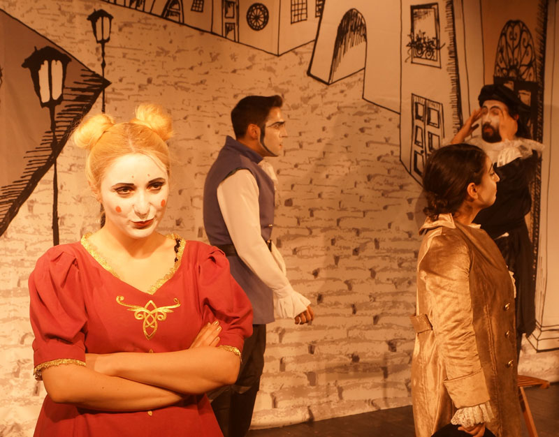 İki Efendinin Uşağı Galeri 3