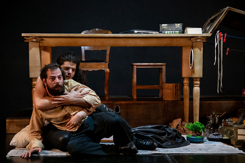 Masanın Altında Galeri 7