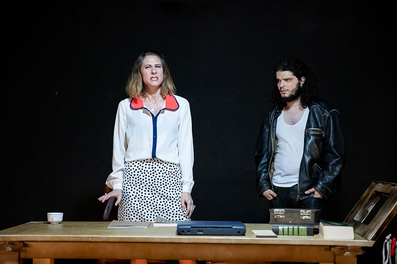 Masanın Altında Galeri 8