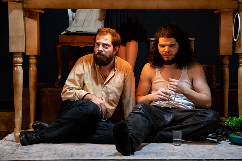 Masanın Altında Galeri 4