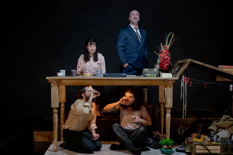 Masanın Altında Galeri 6