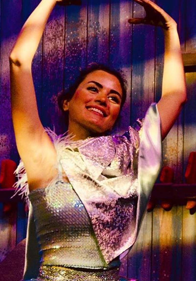 Uzaklardan Gelen Sandık Poster